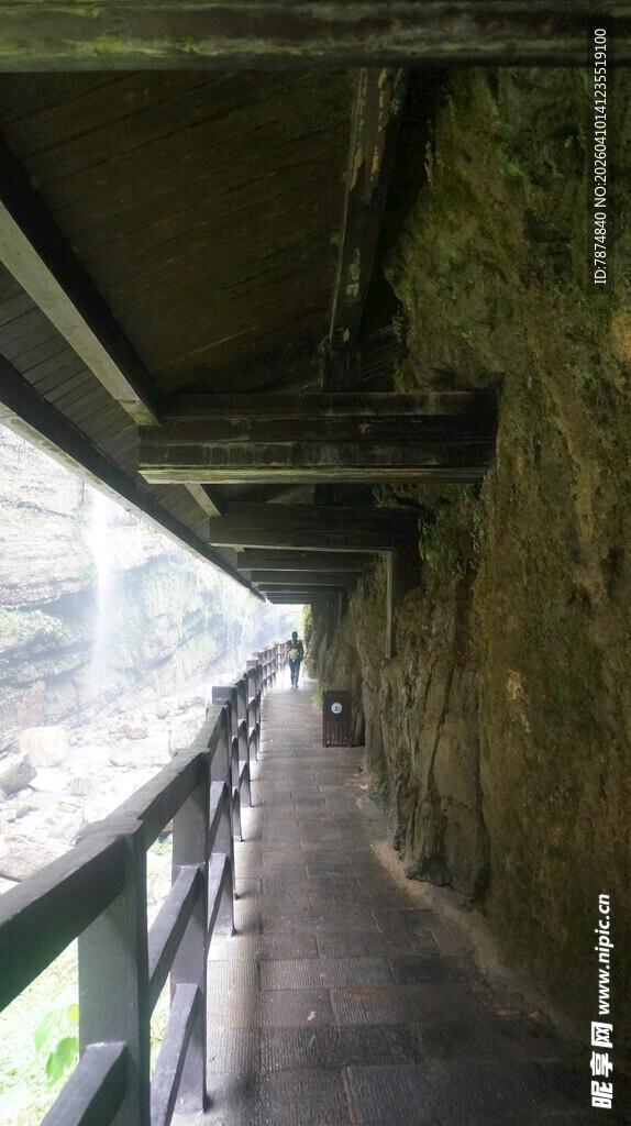 恩施山间木质栈道 静谧风景