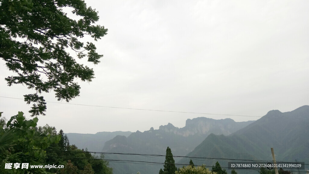 恩施山间景致 绿树远山朦胧