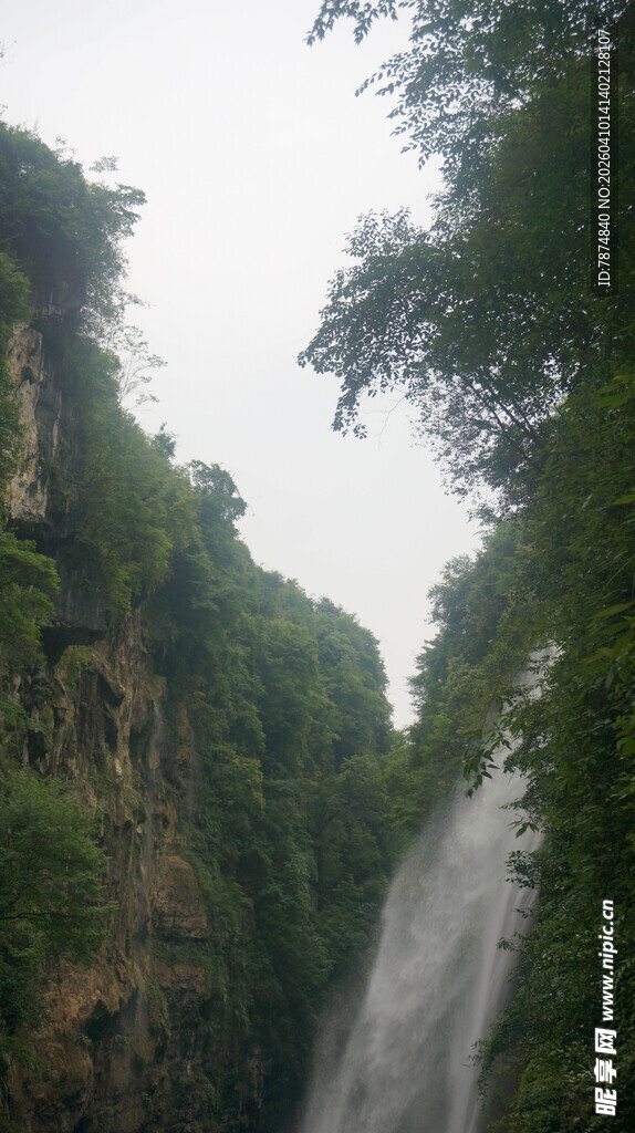 恩施山间飞瀑美景