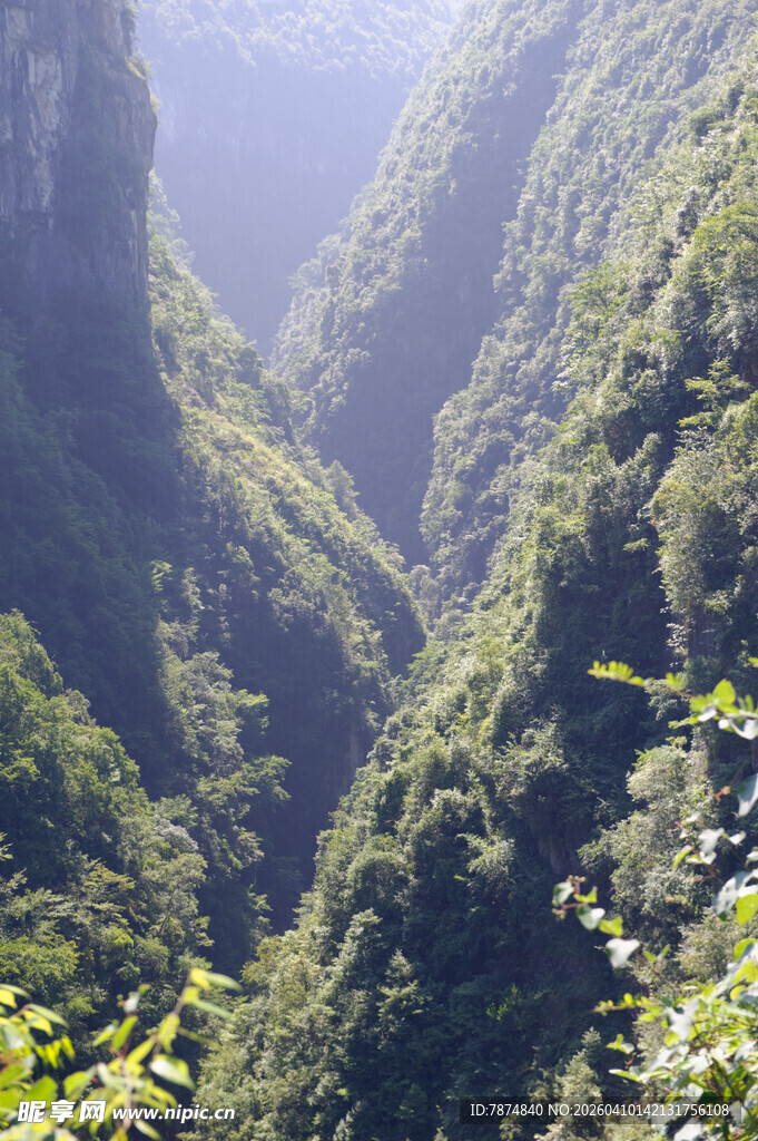 恩施壮丽山谷风光