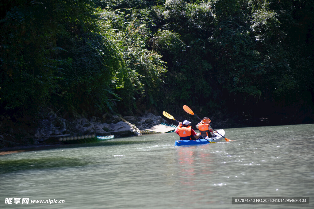 恩施河上皮划艇探险