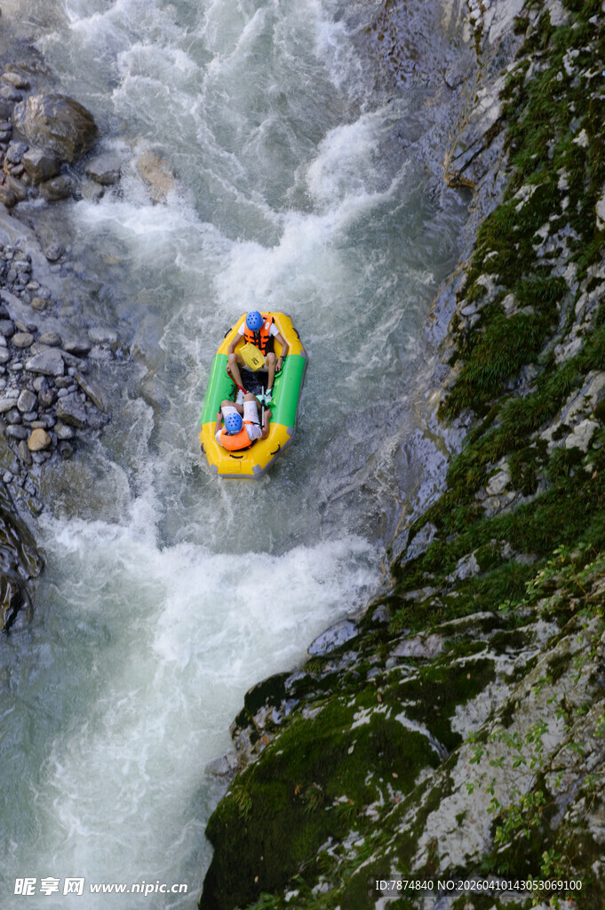 恩施皮划艇激流勇进