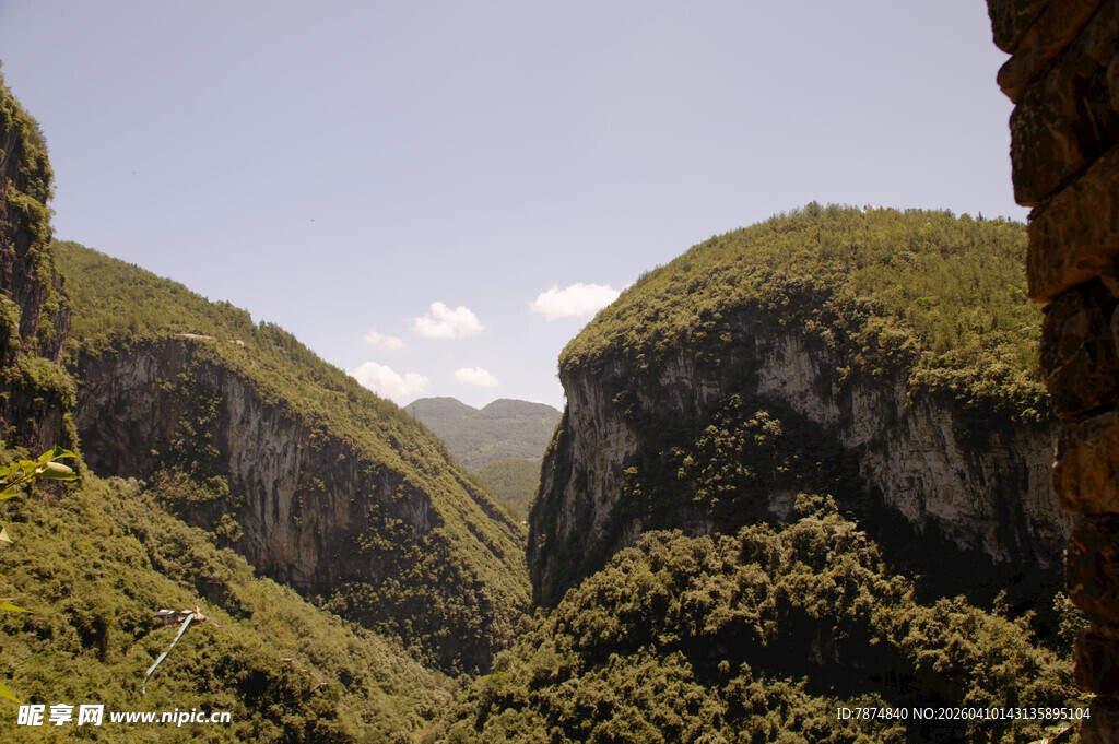 恩施山间翠谷美景