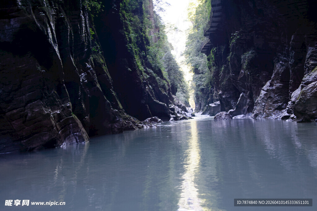 恩施峡谷幽潭 水光山色之景
