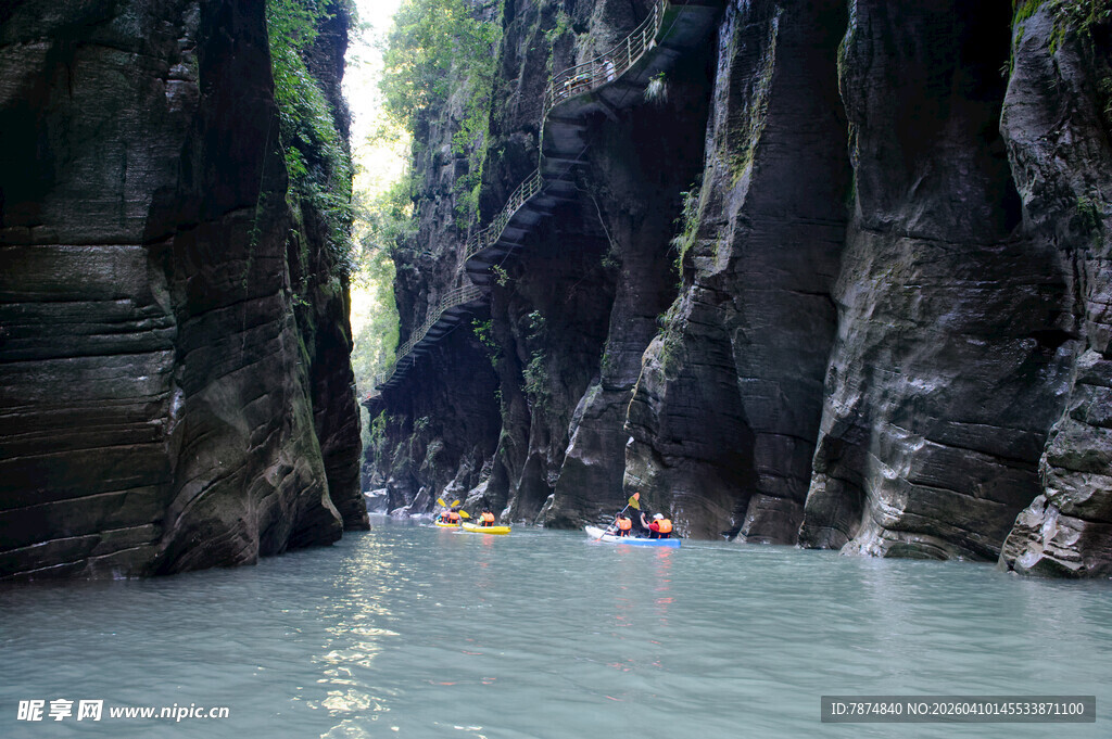 恩施峡谷漂流美景