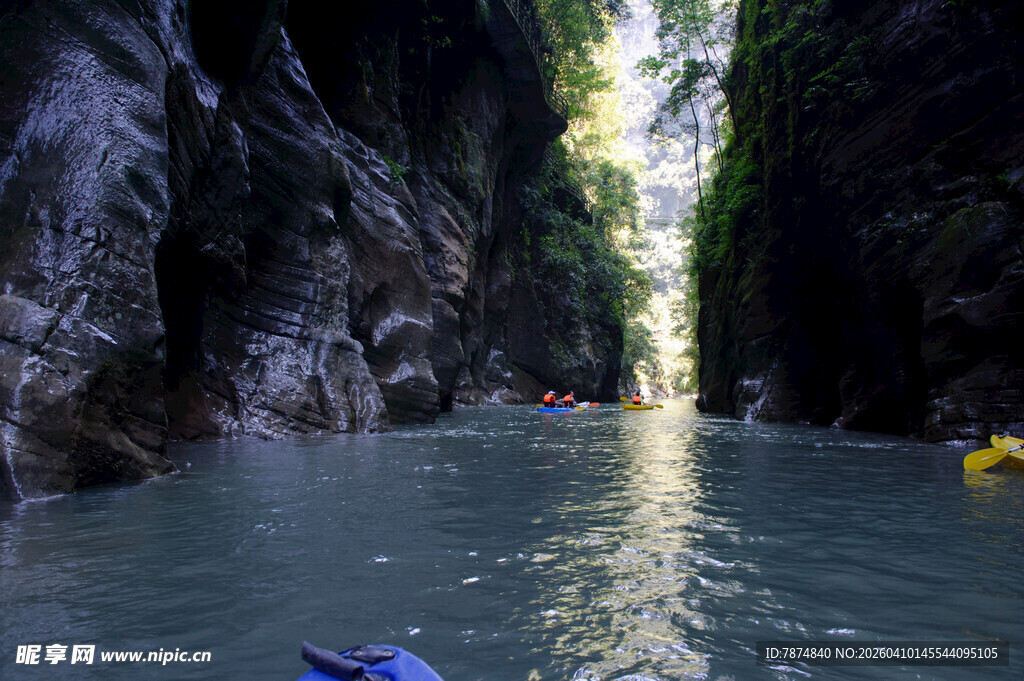 恩施峡谷漂流探险美景