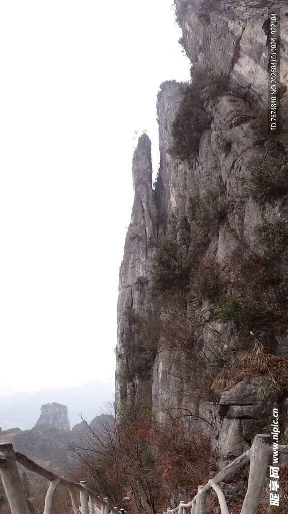 恩施险峻山峰栈道景观