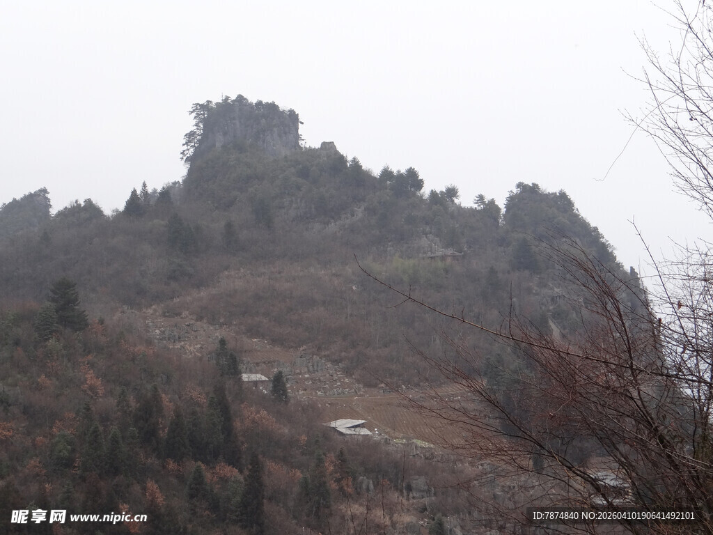 恩施雾中峻岭 山林隐现