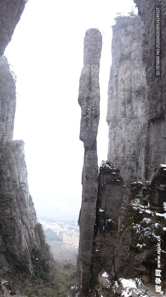 恩施奇峰耸立的壮观自然景观