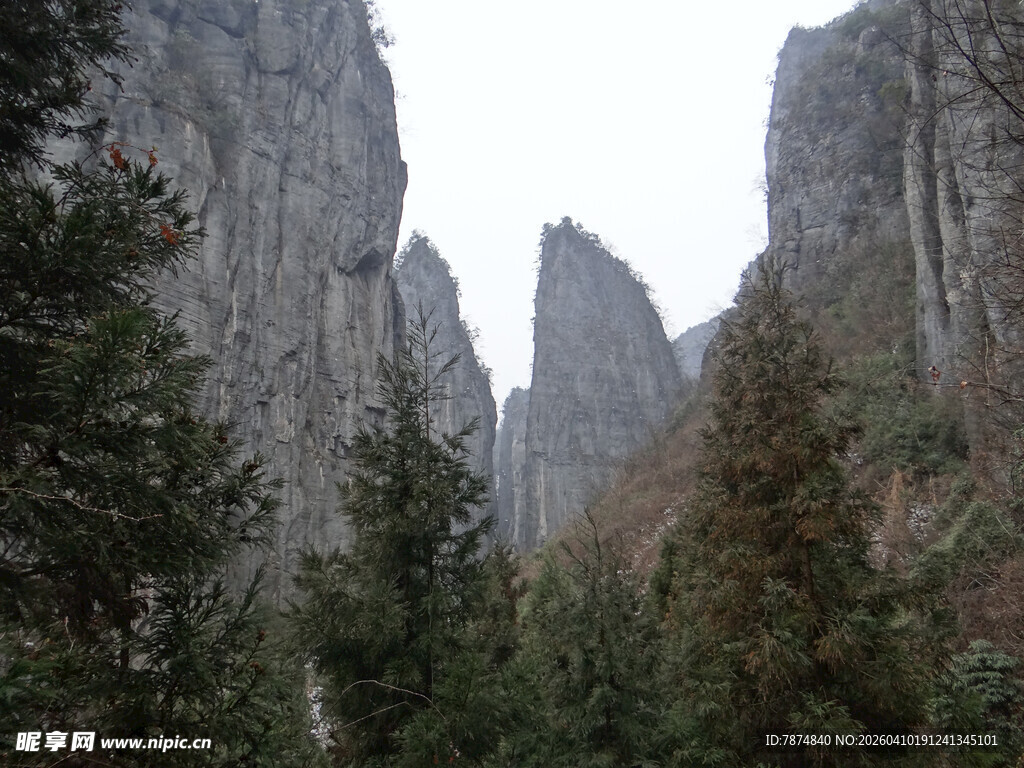 恩施壮丽山间景色