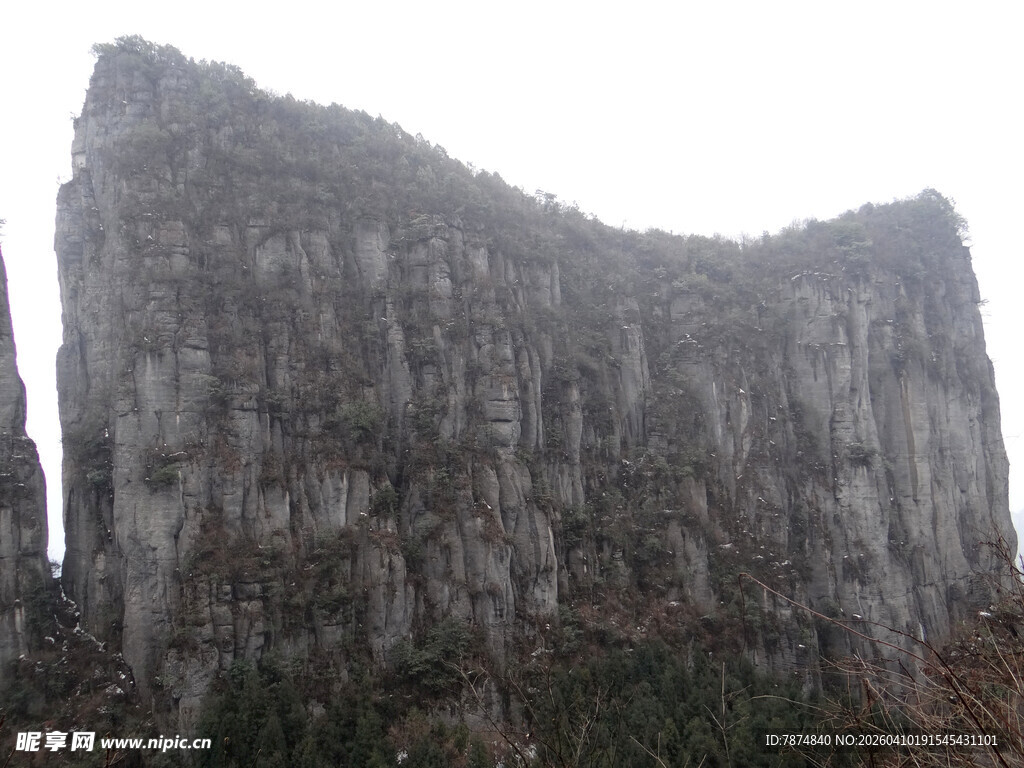 恩施巍峨嶙峋的奇特岩石景观