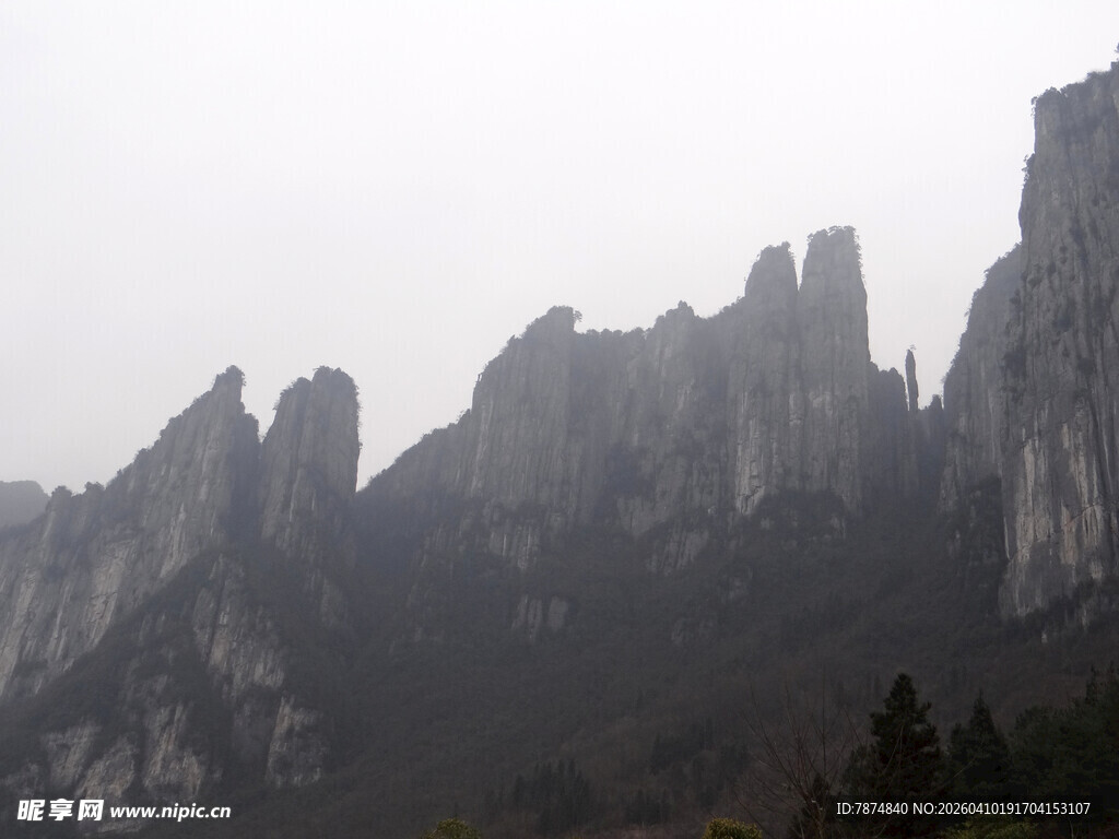 恩施壮观山峦景色