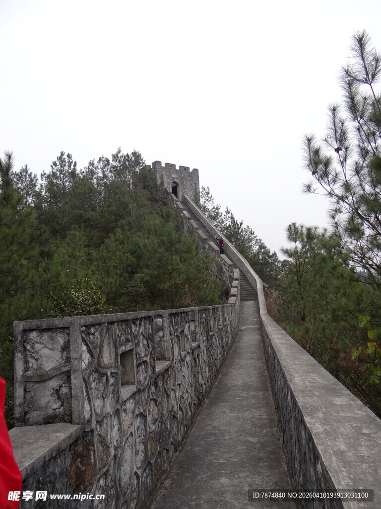 恩施蜿蜒山间石径