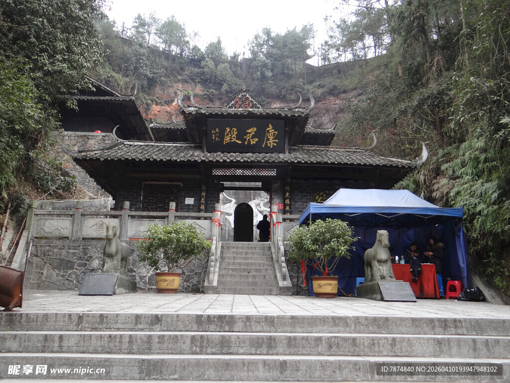 恩施古寺门前景致