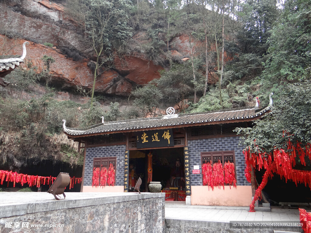 恩施古雅山间庙宇