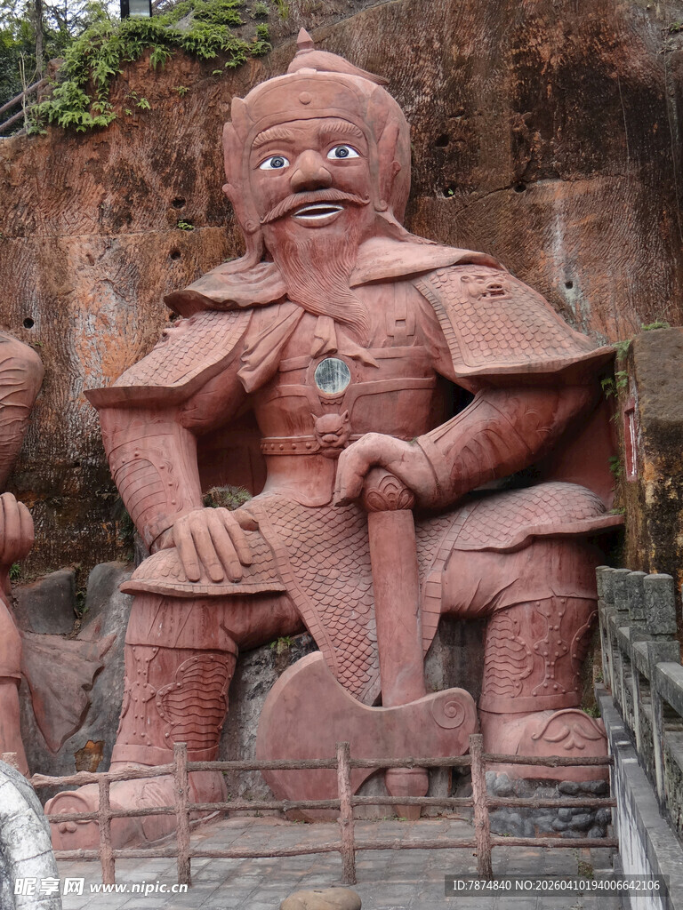 恩施巨大红色武士雕像