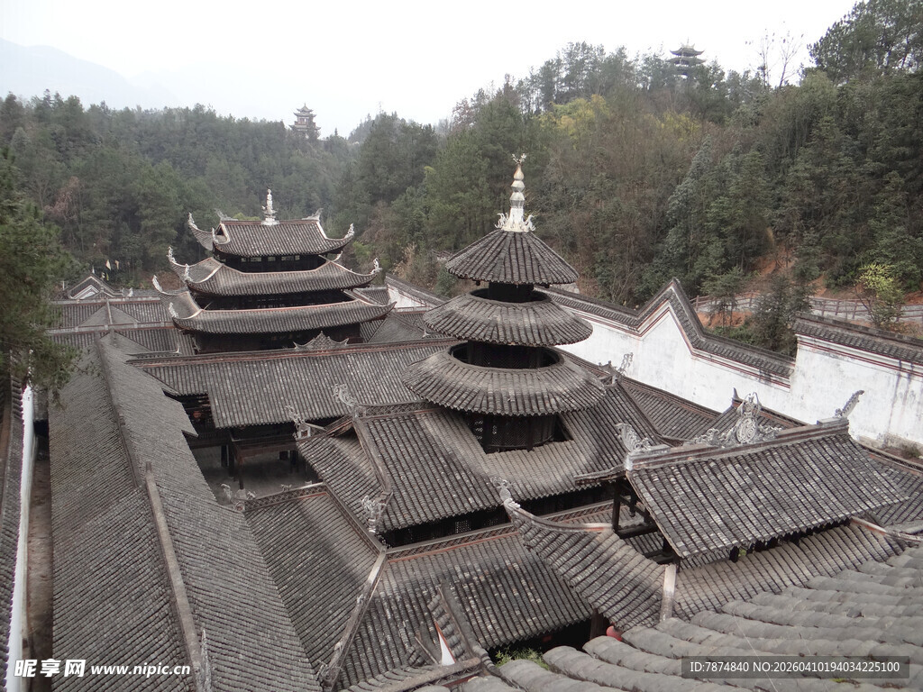 恩施侗族传统建筑群屋顶景观