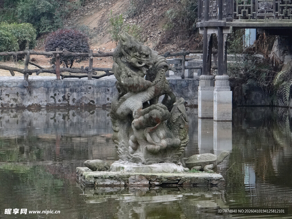 恩施水中石狮子景观