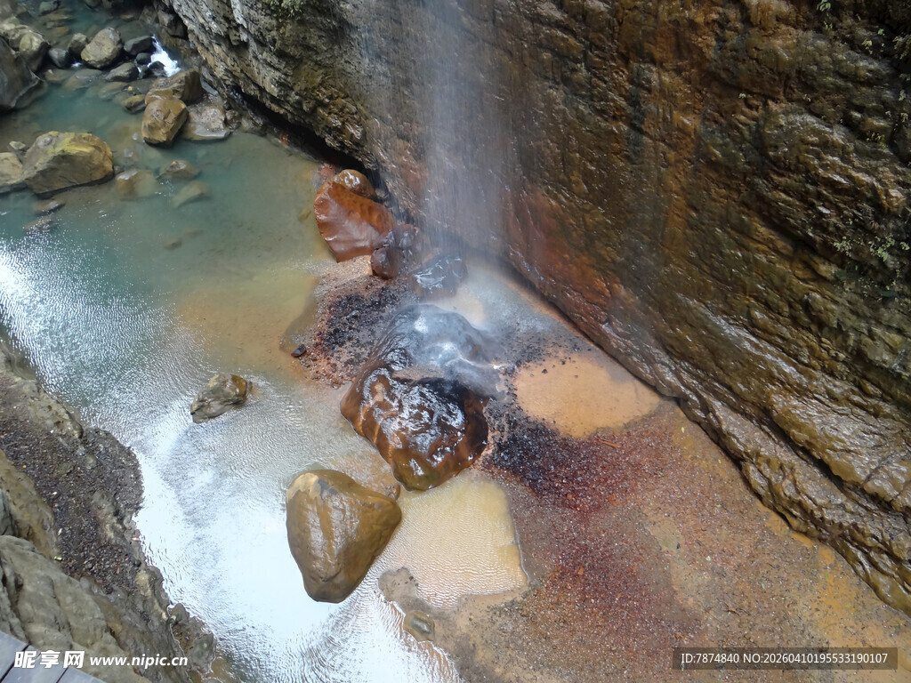 恩施山间溪流瀑布景观