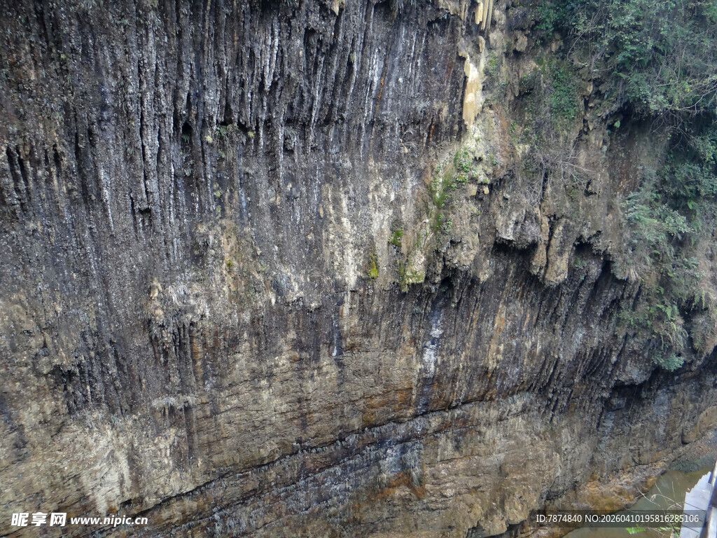 恩施陡峭岩壁景观