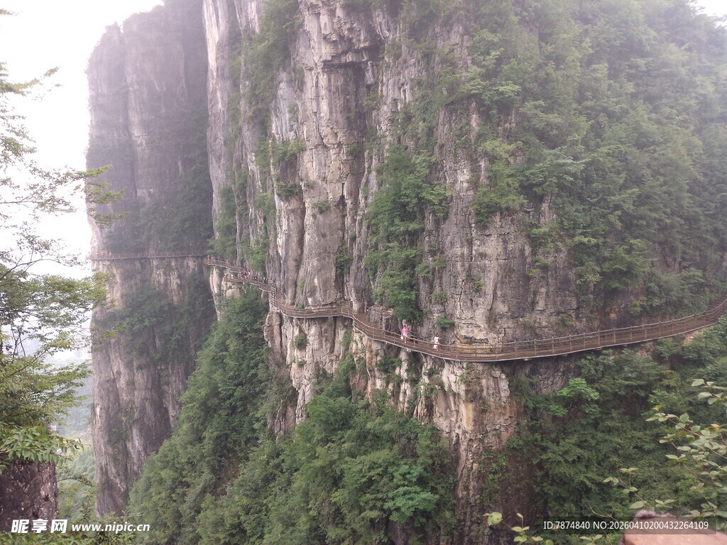 恩施悬崖栈道 穿梭山林奇观