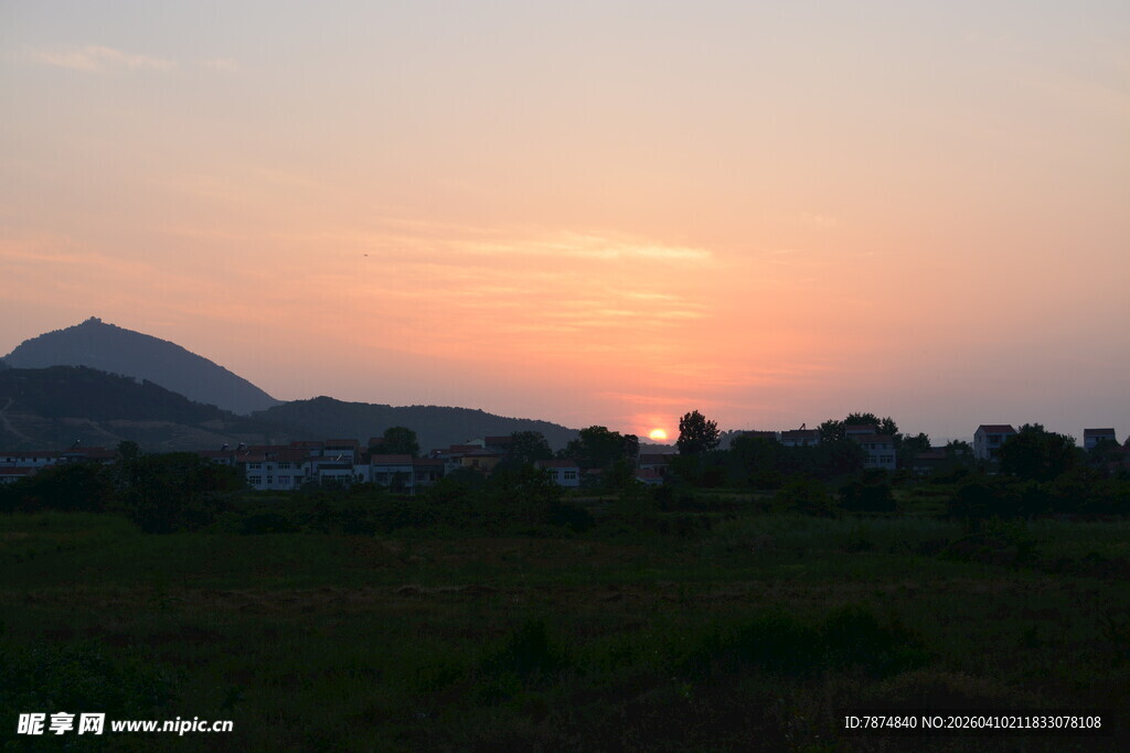 日落时分的山野风光