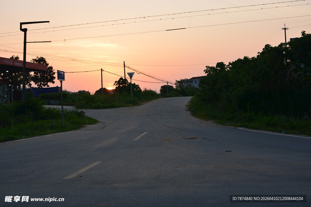 黄昏乡间路