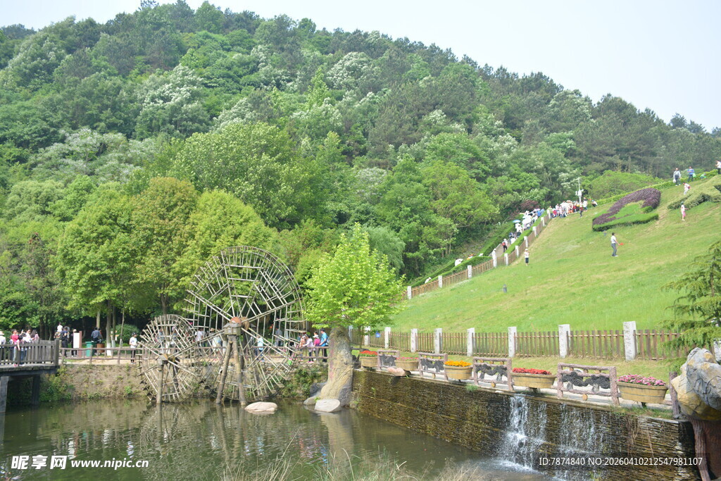 山水相依的自然美景