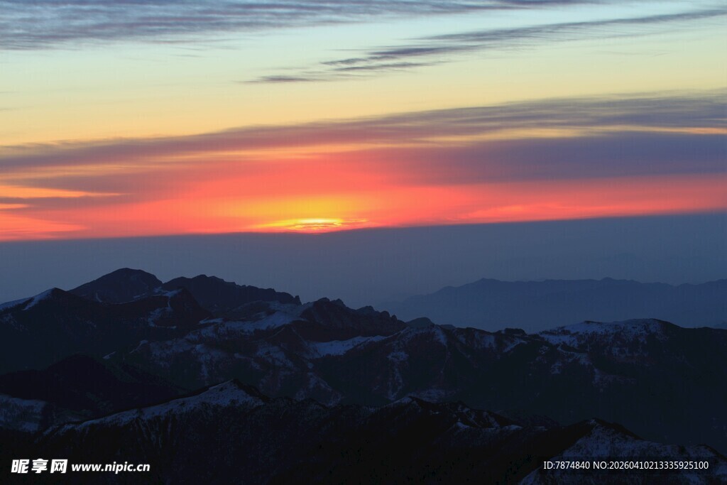 山间绚丽日落美景