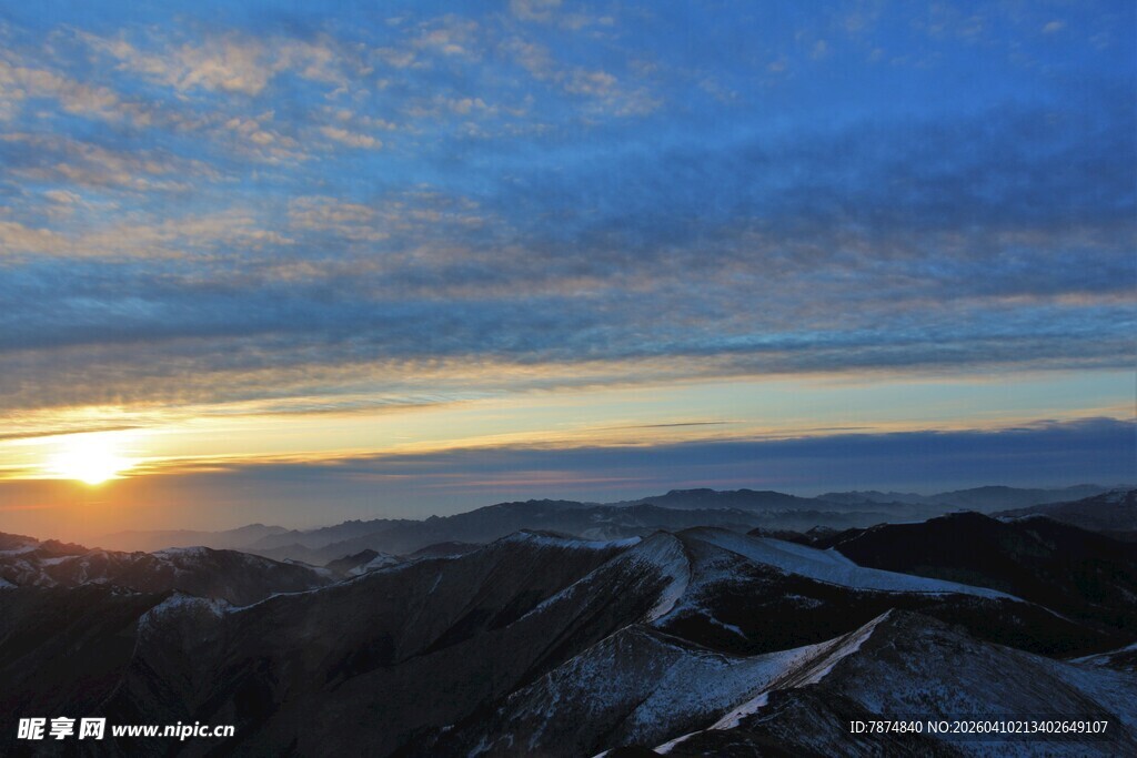 山顶壮丽日出景观