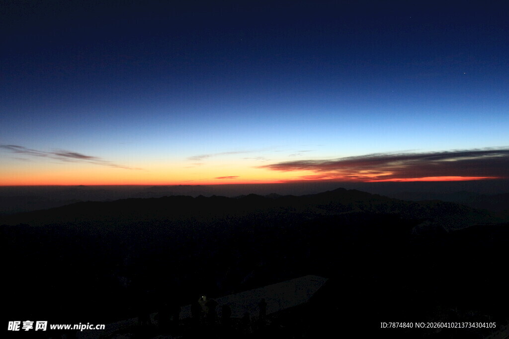 日落时分的天际美景