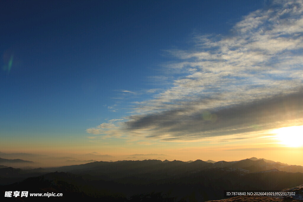 日出时分的壮丽天空景观