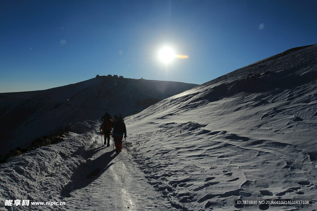 雪地徒步 二人的冬日旅程