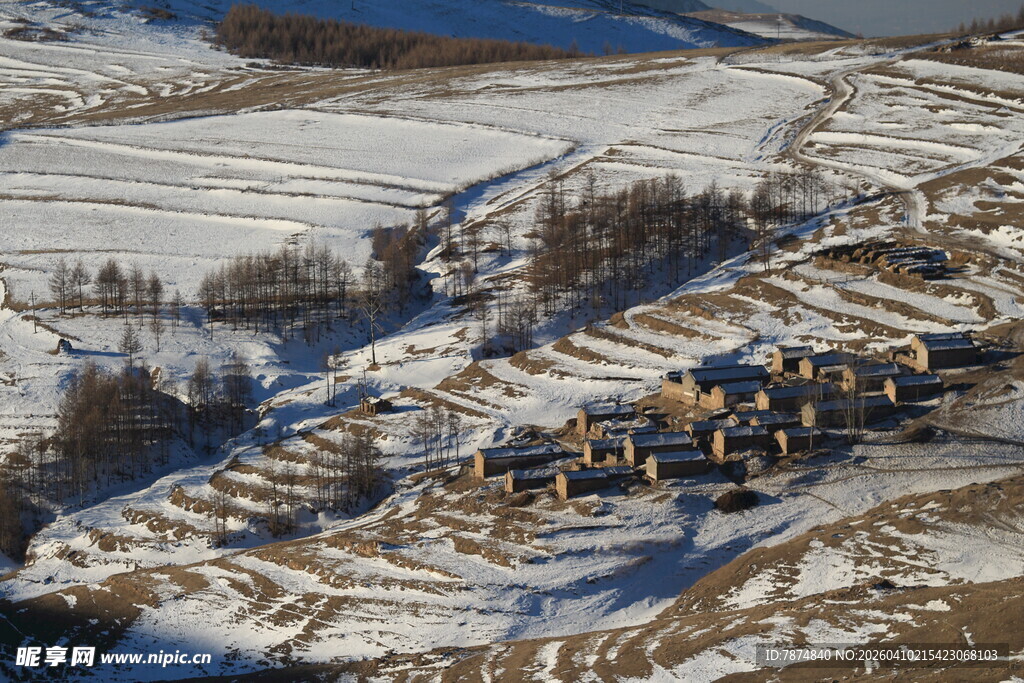 冬日山村雪景俯瞰图