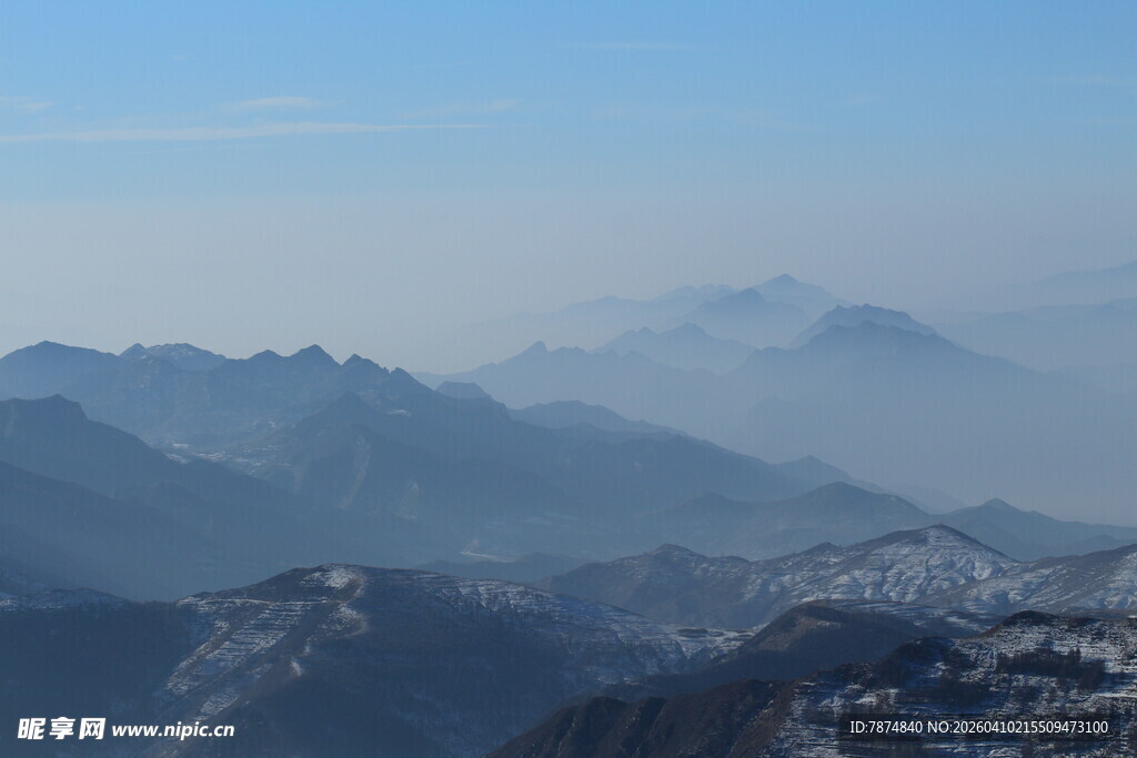 壮丽山峦雪景