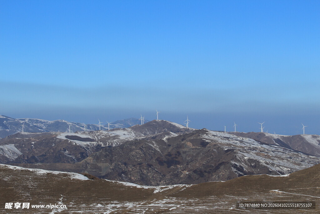 冬日山脉雪景风光
