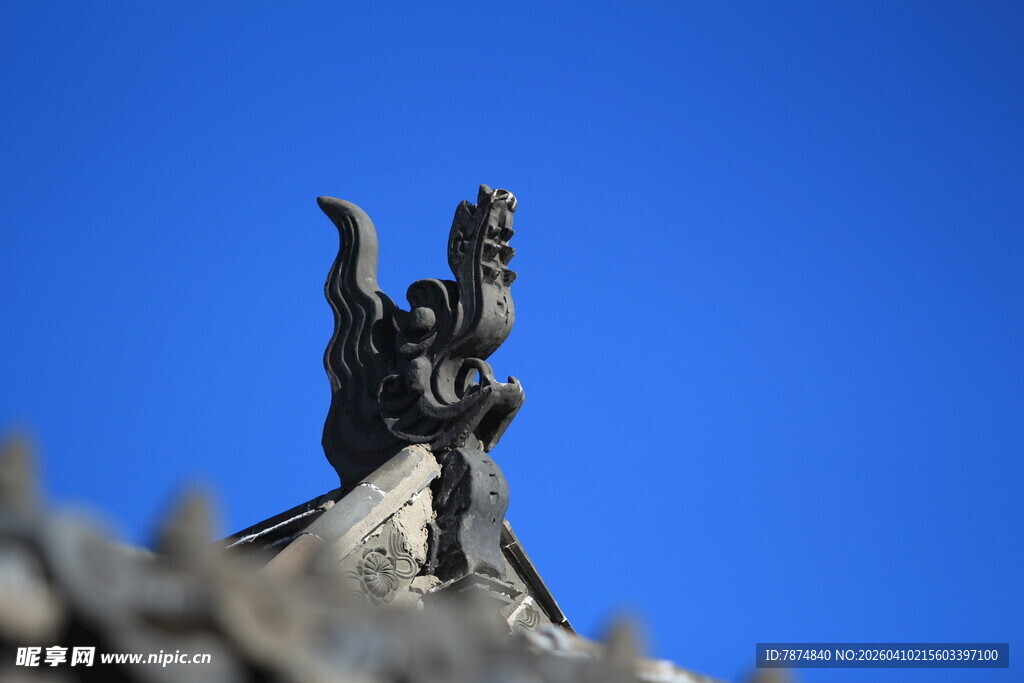 屋顶上的精美雕塑