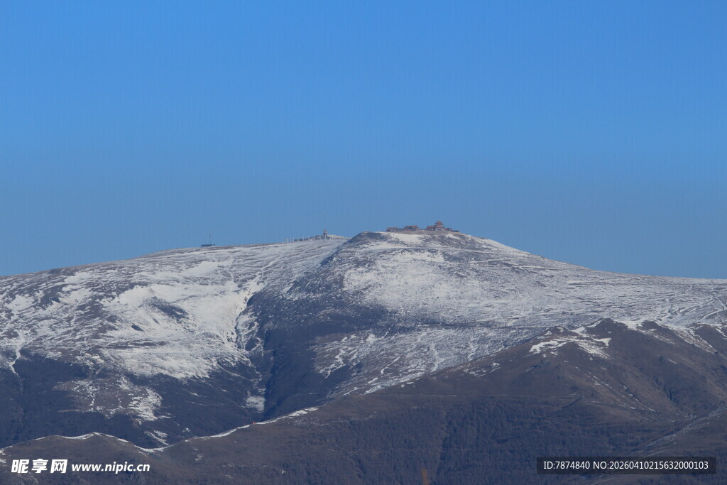 雪山远景