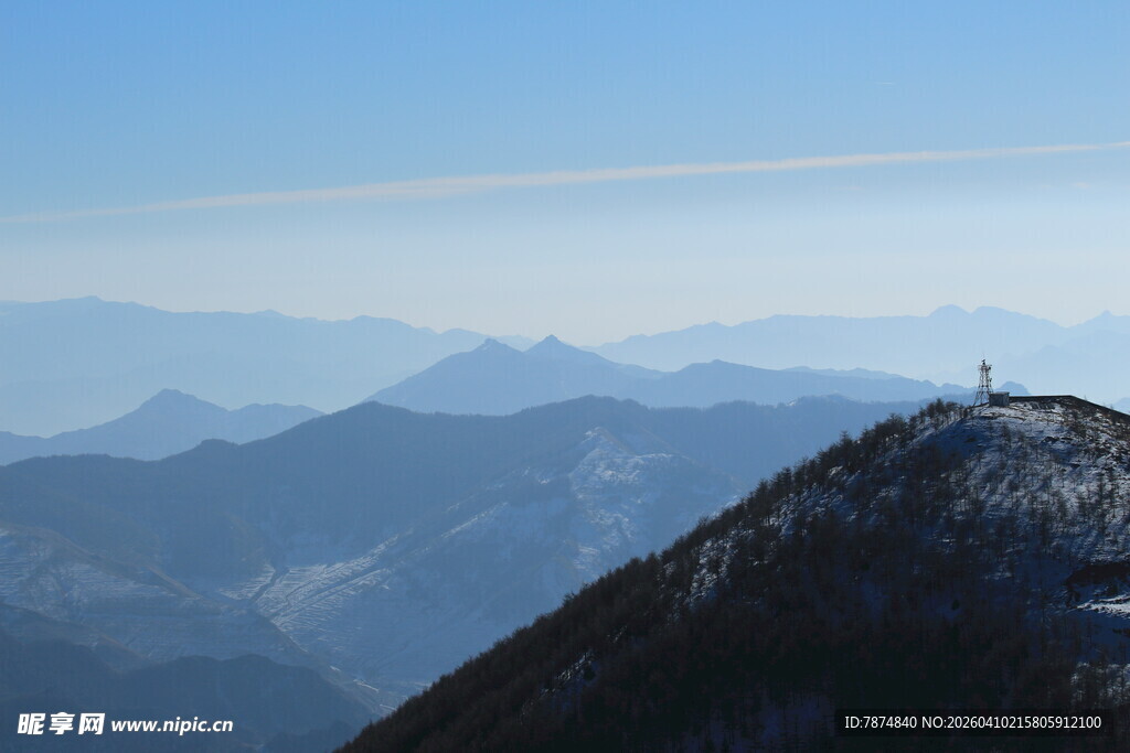 山巅远景 壮阔自然风光