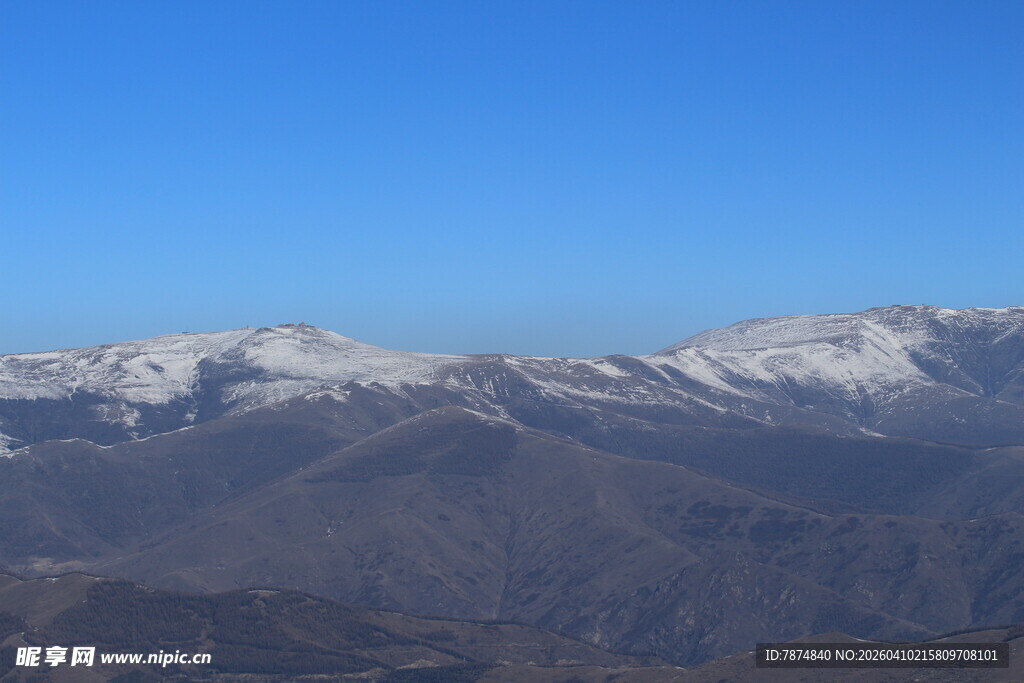 雪山远景 壮丽自然风光