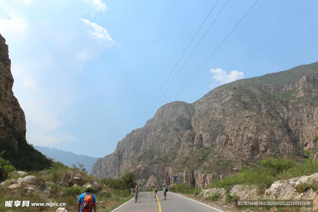 山间骑行路 风景独好