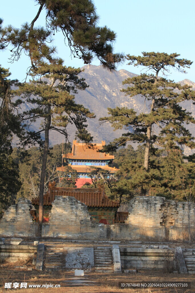 山林中的中式古建筑景观