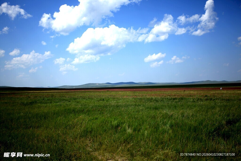 广袤草原蓝天风景