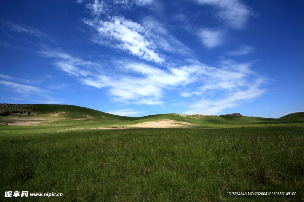 草原蓝天美景