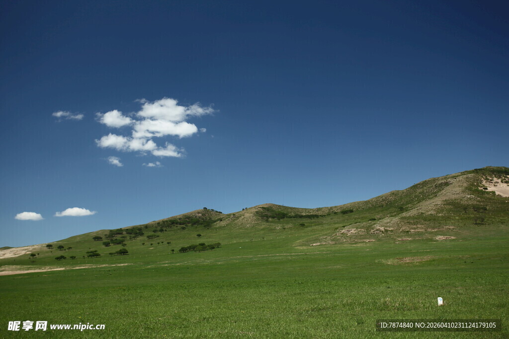草原蓝天山丘美丽风光