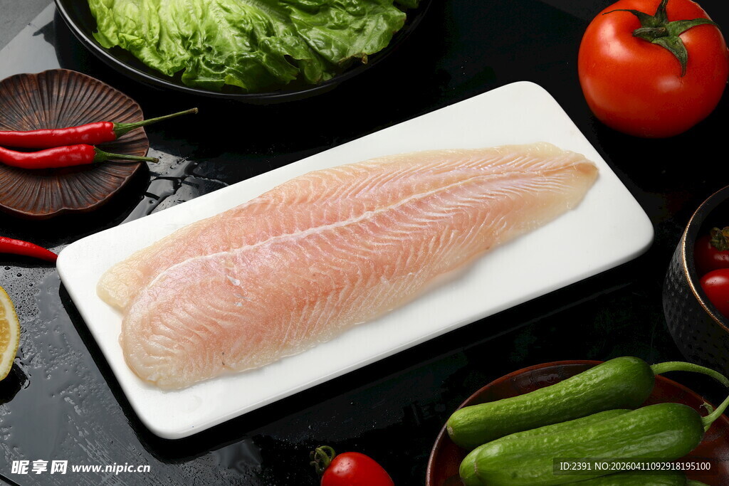 新鲜龙利鱼搭配多样蔬菜