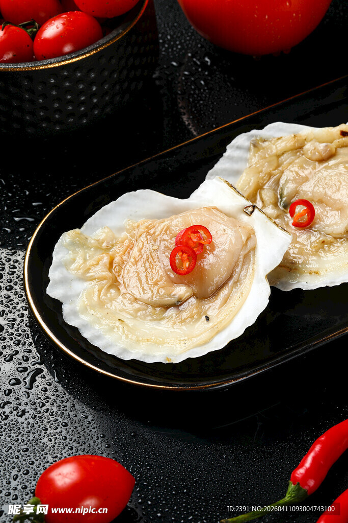 新鲜美味蒜蓉粉丝蒸扇贝