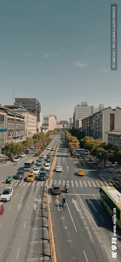 城市繁忙道路景象