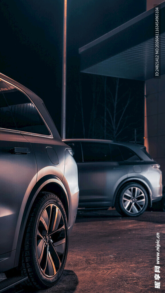 车库中的酷炫双车