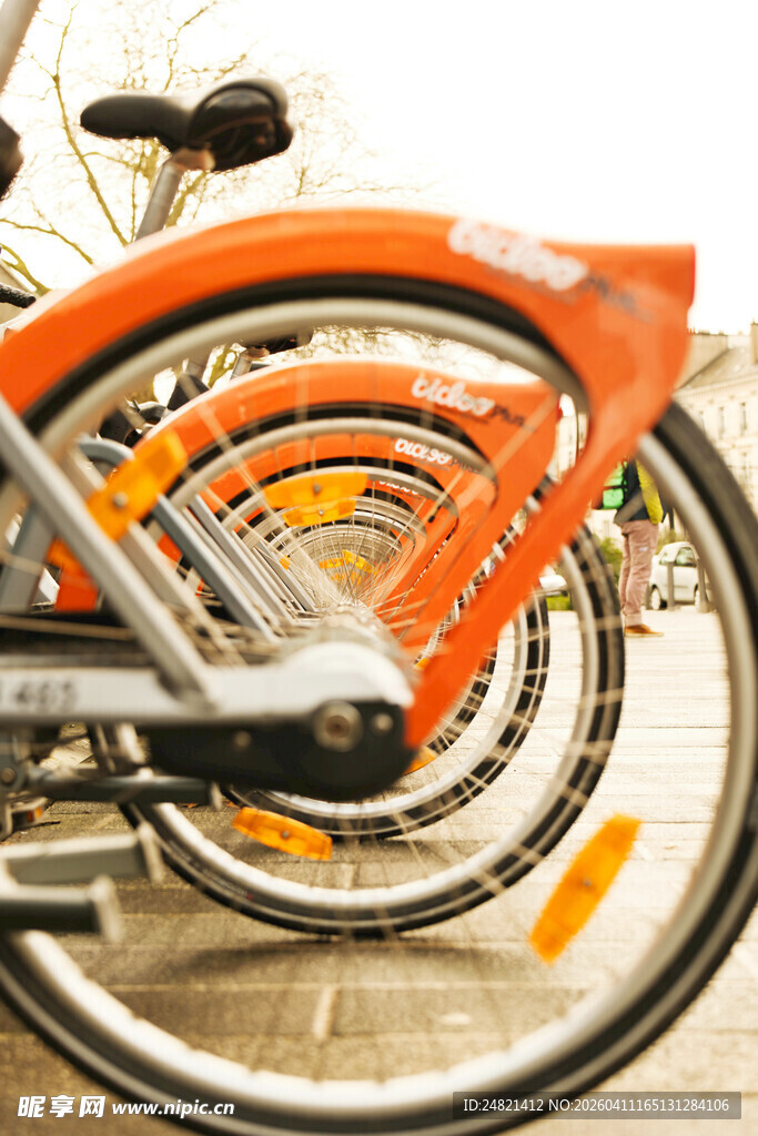橙色自行车特写